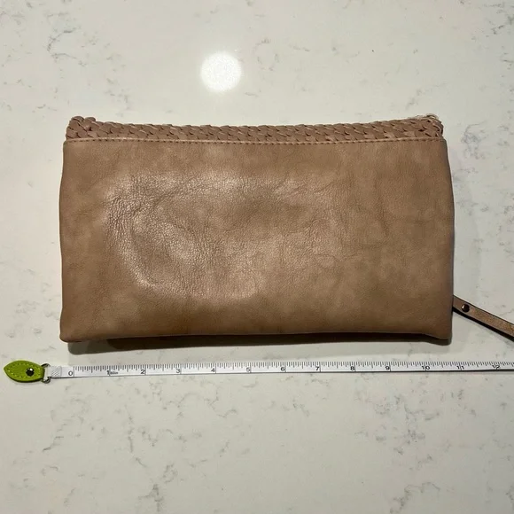 Urban Expressions beige woven convertible clutch/shoulder bag - Picture 4 of 6